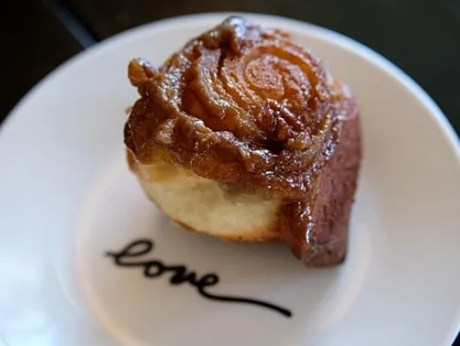 סטיקי באנס ברוטב טופי