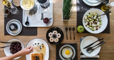 קטלוג כלי הגשה בצבעים 2017