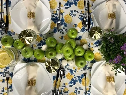 תפוחים כחלק מהעיצוב