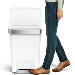 פח פלסטיק לבן שוליים נירוסטה 45 ל'